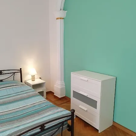комната Pilika 4room With Shared Bath Athens