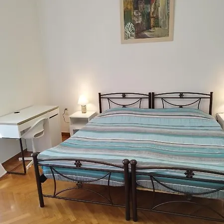 комната Pilika 4room With Shared Bath * Athens